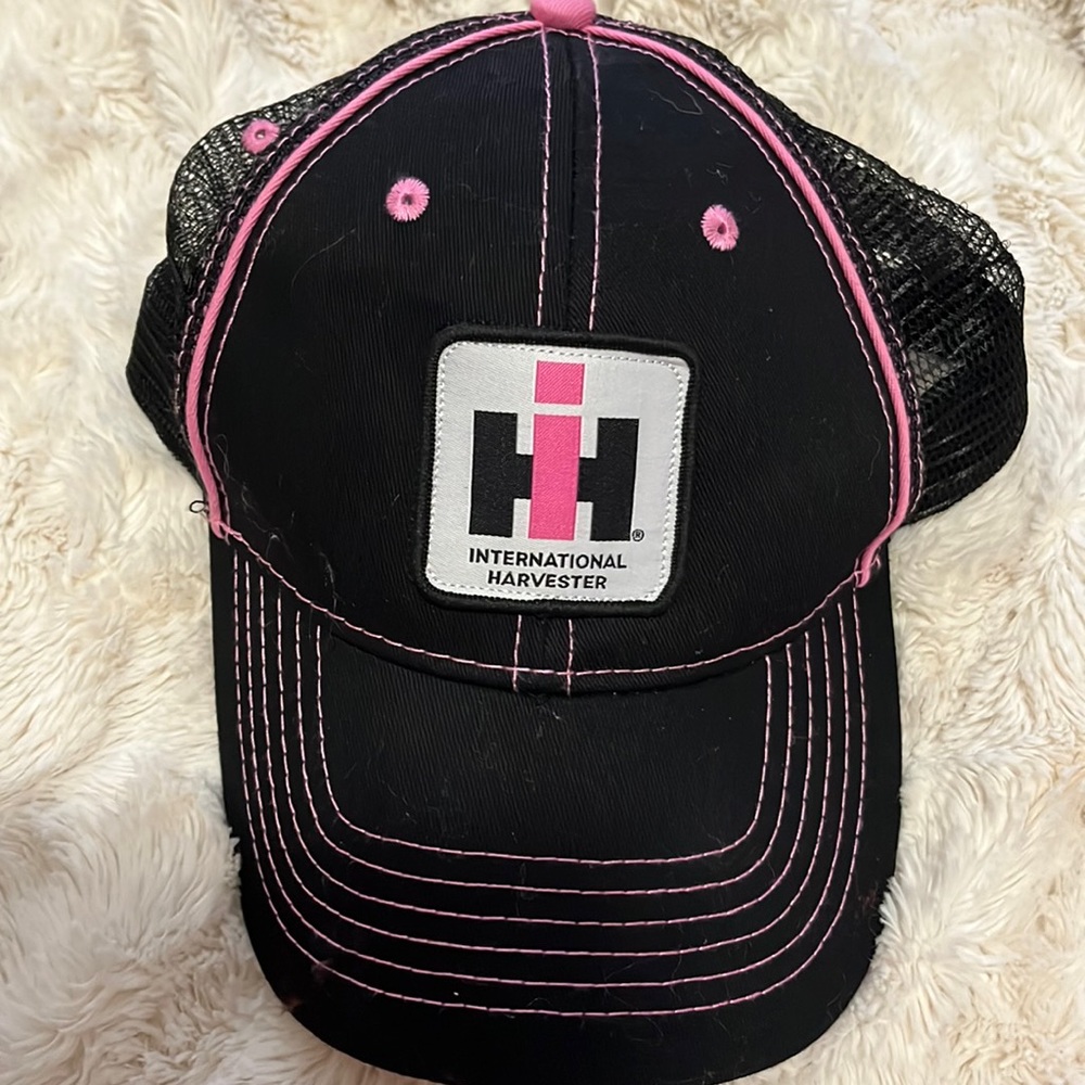 Like new international harvester adjustable ball cap